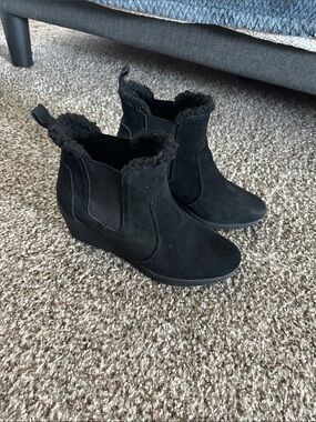 White Mountaineering Black Faux-Suede Wedge Ankle Boots with Sherpa Trim
